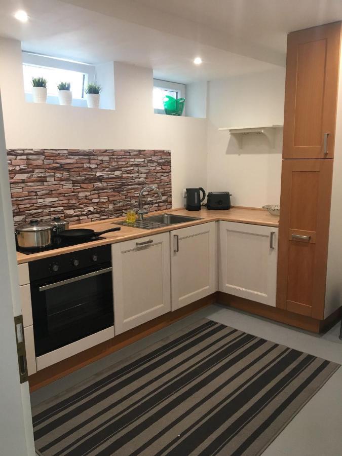 Mayen, Im Mohren, Privatzimmer Nr1, Waldrand, Nahe Nurburgring & Burg Eltz, Gemeinschaftsbad Экстерьер фото