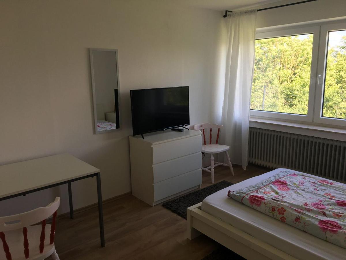 Mayen, Im Mohren, Privatzimmer Nr1, Waldrand, Nahe Nurburgring & Burg Eltz, Gemeinschaftsbad Экстерьер фото