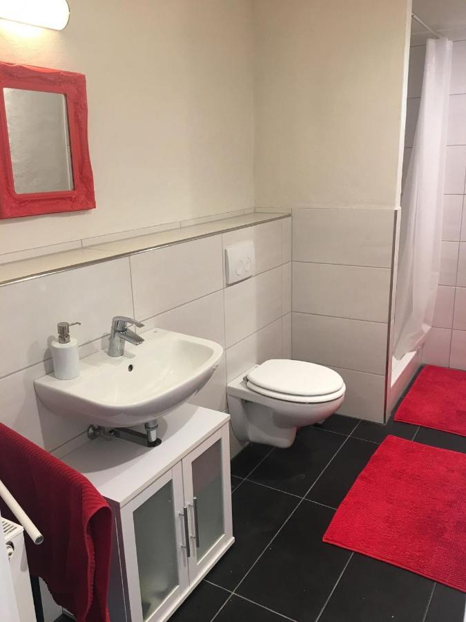 Mayen, Im Mohren, Privatzimmer Nr1, Waldrand, Nahe Nurburgring & Burg Eltz, Gemeinschaftsbad Экстерьер фото